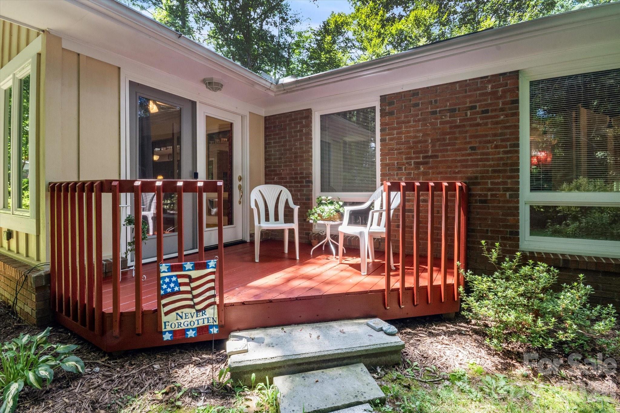 106 E Laurel Lane Etowah NC 28729