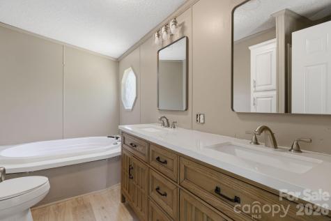 154 Ridgedale Road Candler NC 28715