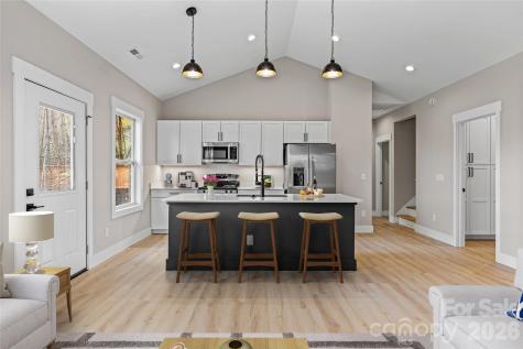654 Beehive Road Hendersonville NC 28792