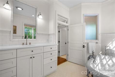 1957 & 1923 Cold Mountain Road Lake Toxaway NC 28747
