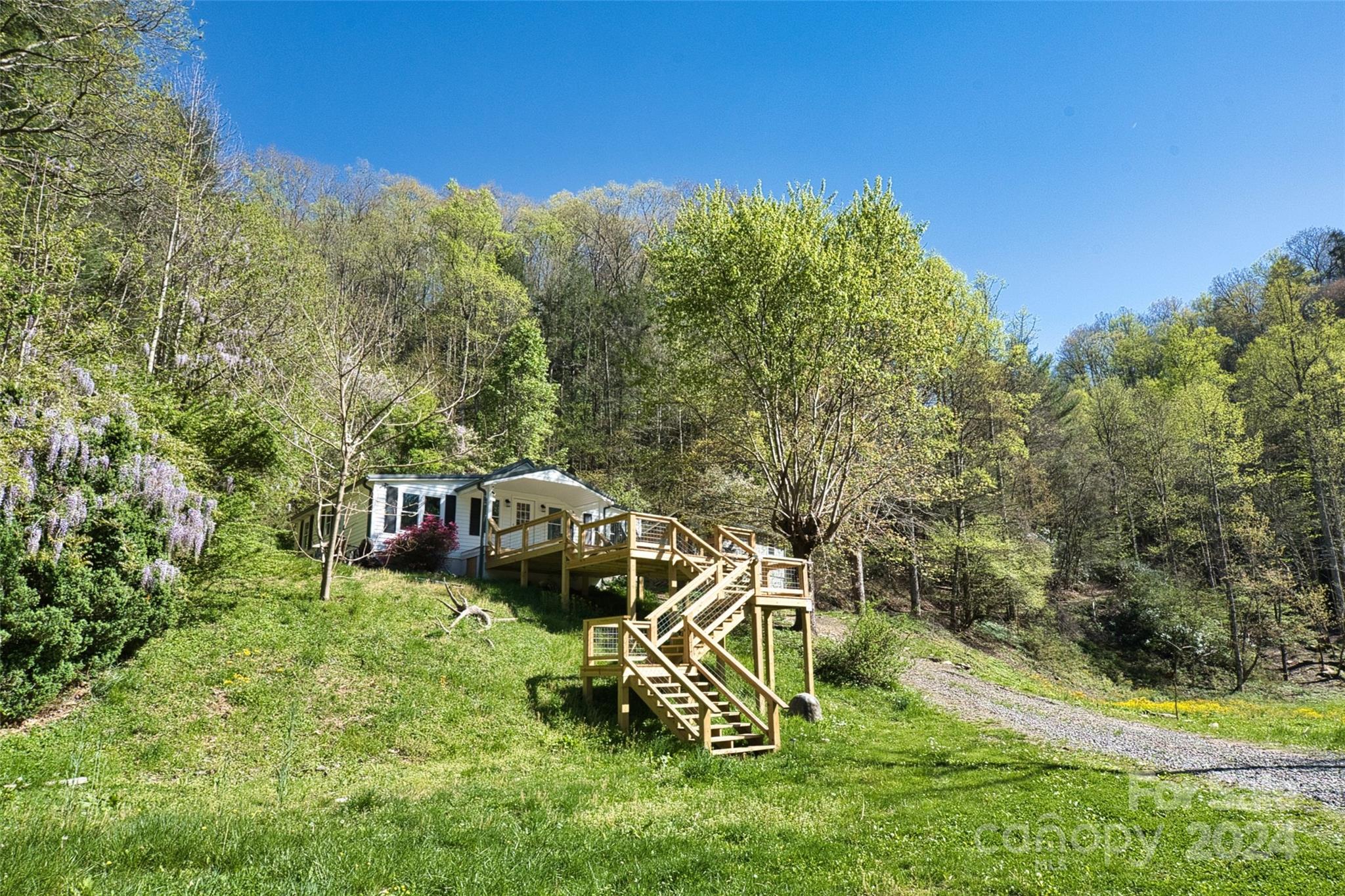 2180 Pigeon Roost Road Green Mountain NC 28740