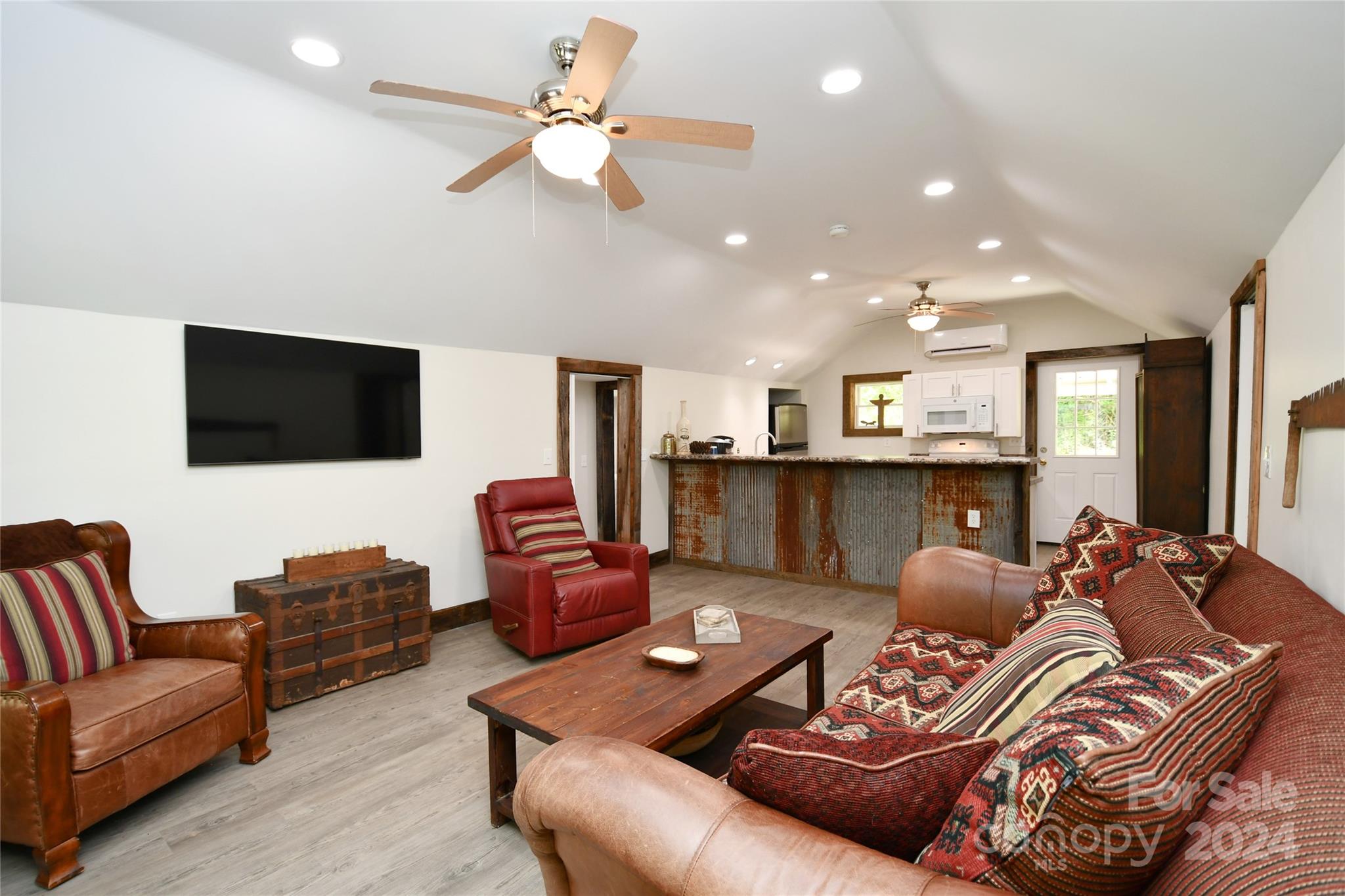 2180 Pigeon Roost Road Green Mountain NC 28740