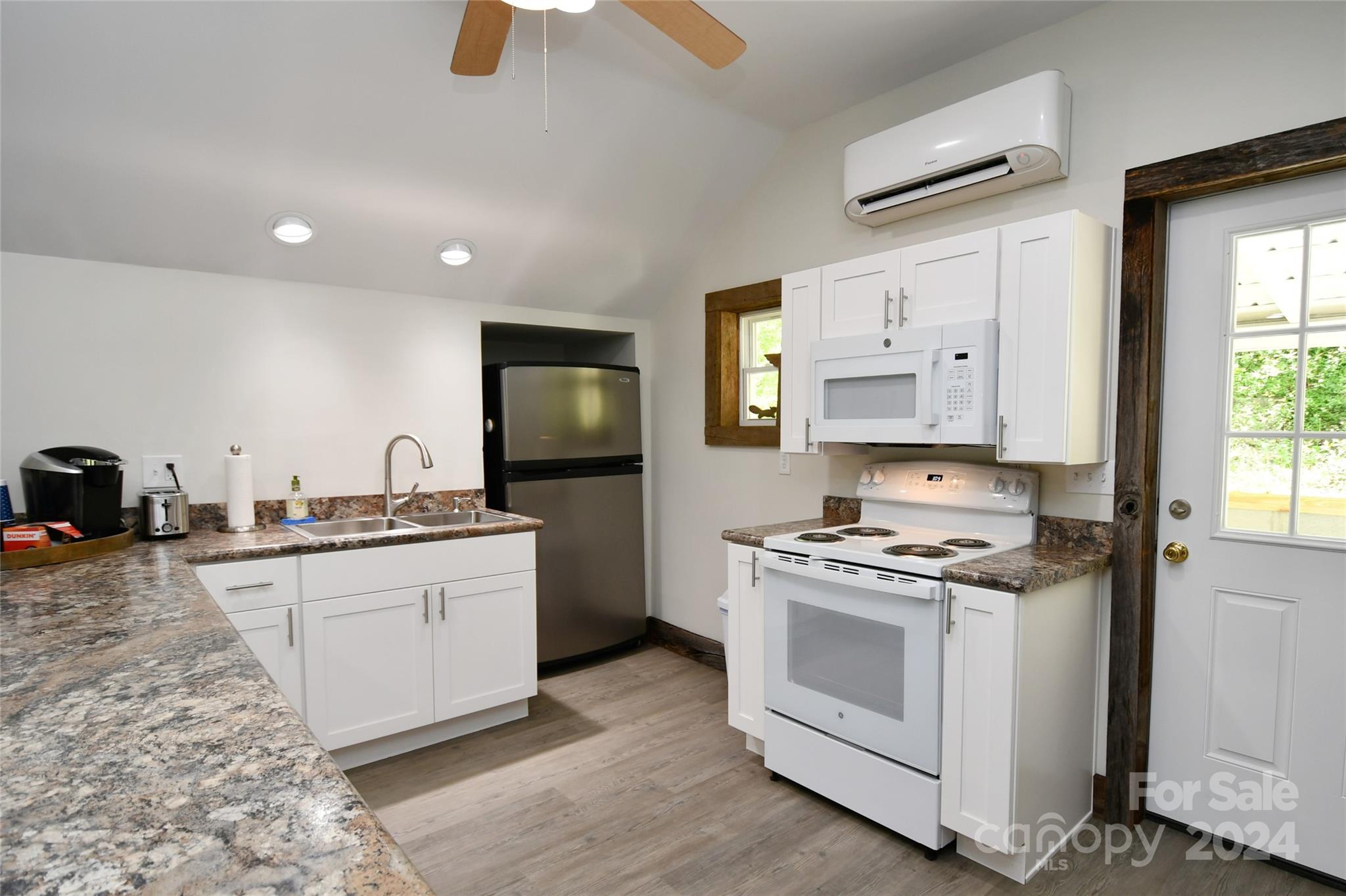 2180 Pigeon Roost Road Green Mountain NC 28740