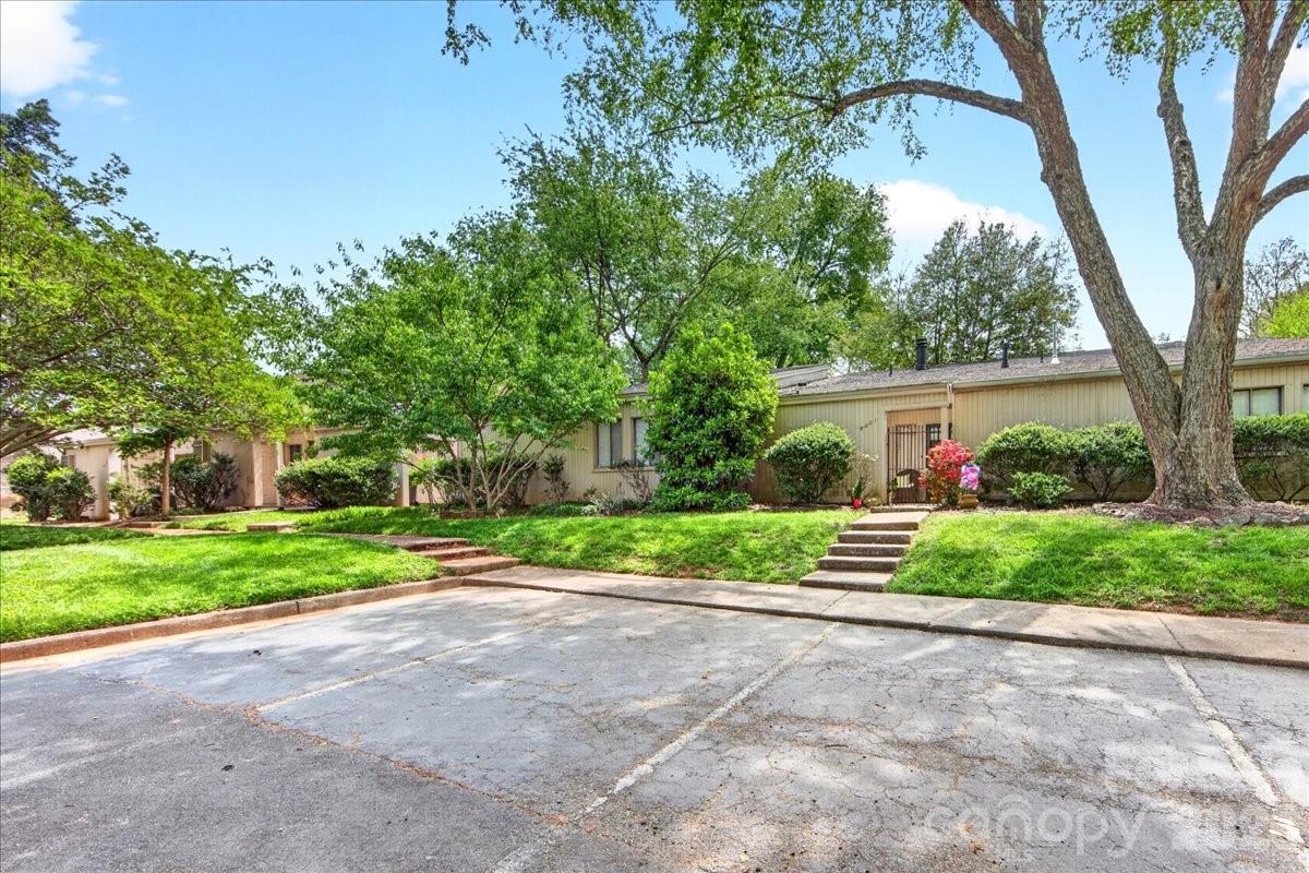 8007 Horse Chestnut Lane Charlotte NC 28277