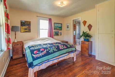 32 Merion Drive Asheville NC 28806