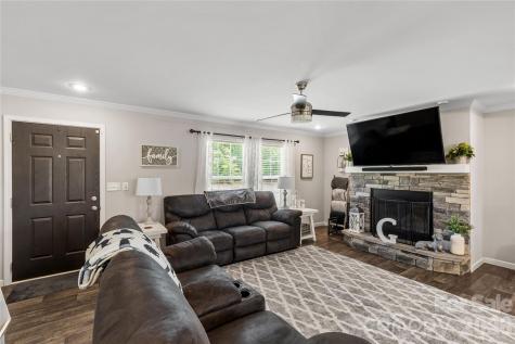 412 Mullinax Circle Blacksburg SC 29702
