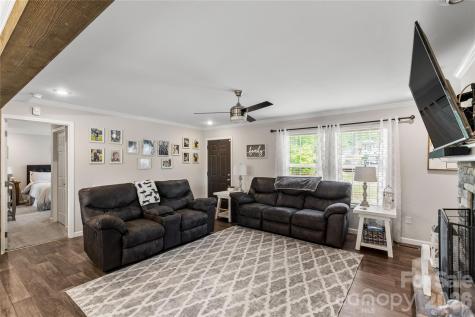 412 Mullinax Circle Blacksburg SC 29702
