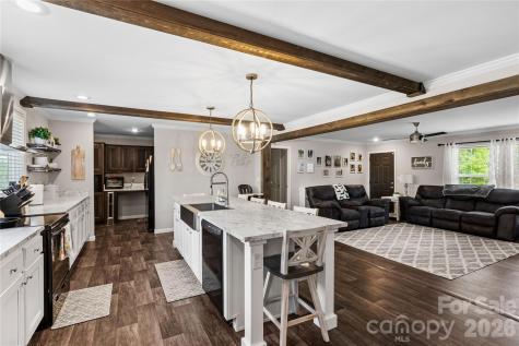 412 Mullinax Circle Blacksburg SC 29702