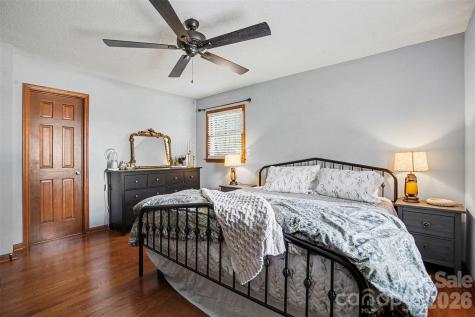 4027 Oakdale Road Charlotte NC 28216