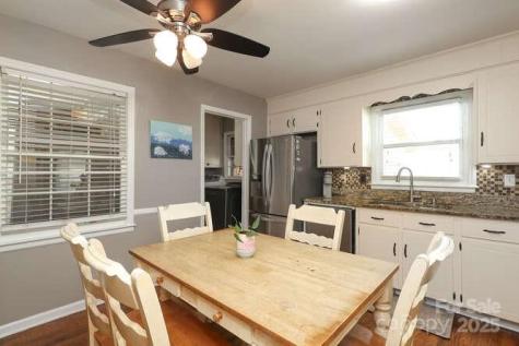 2443 Knickerbocker Drive Charlotte NC 28212