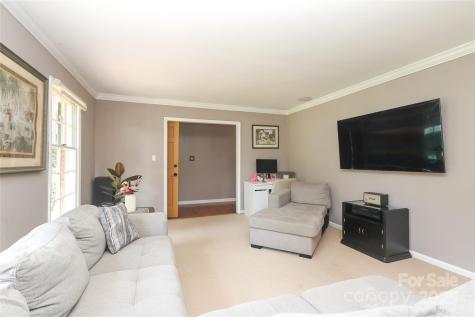 2443 Knickerbocker Drive Charlotte NC 28212