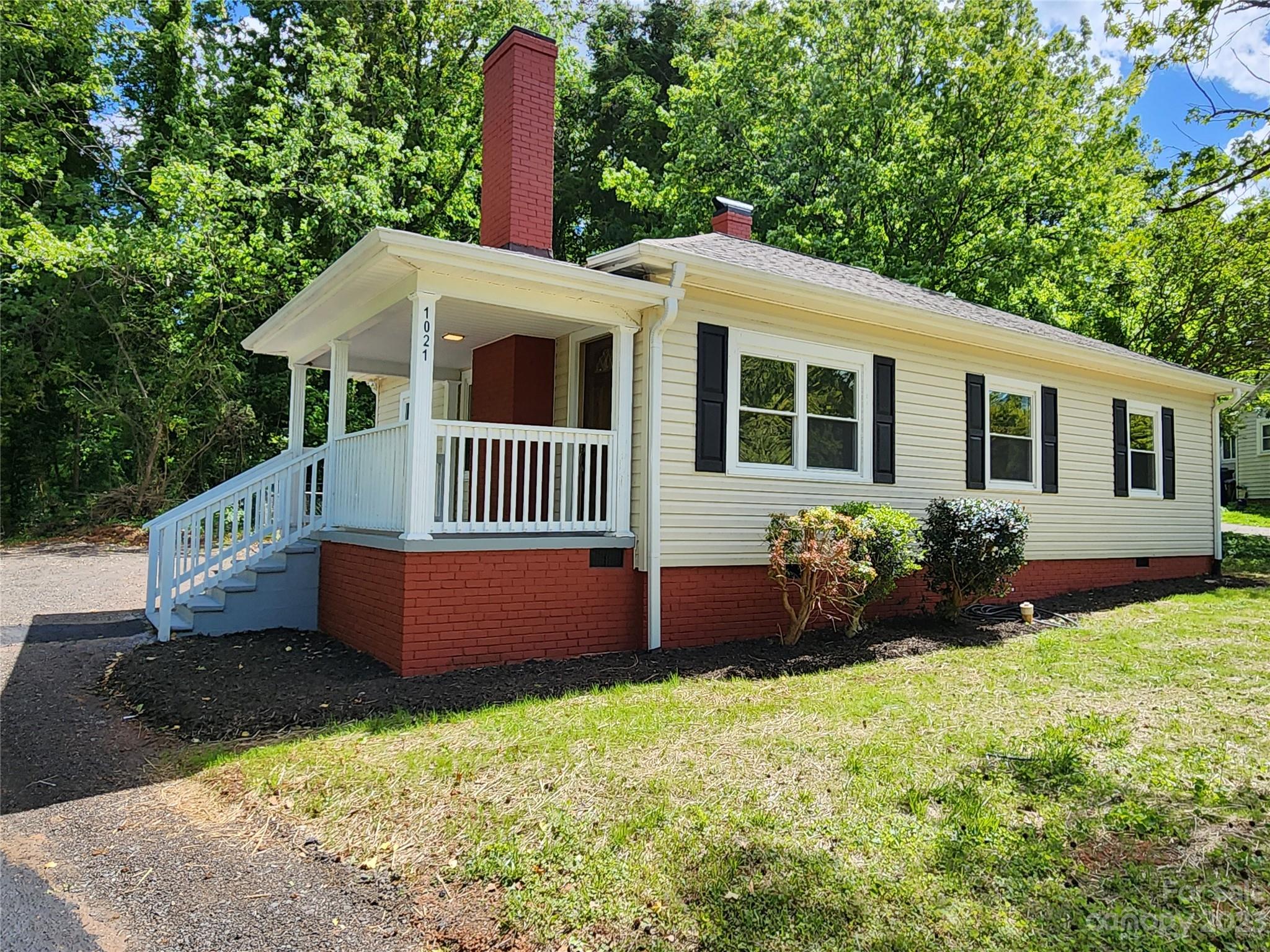 1021 14th Avenue NW Hickory NC 28601