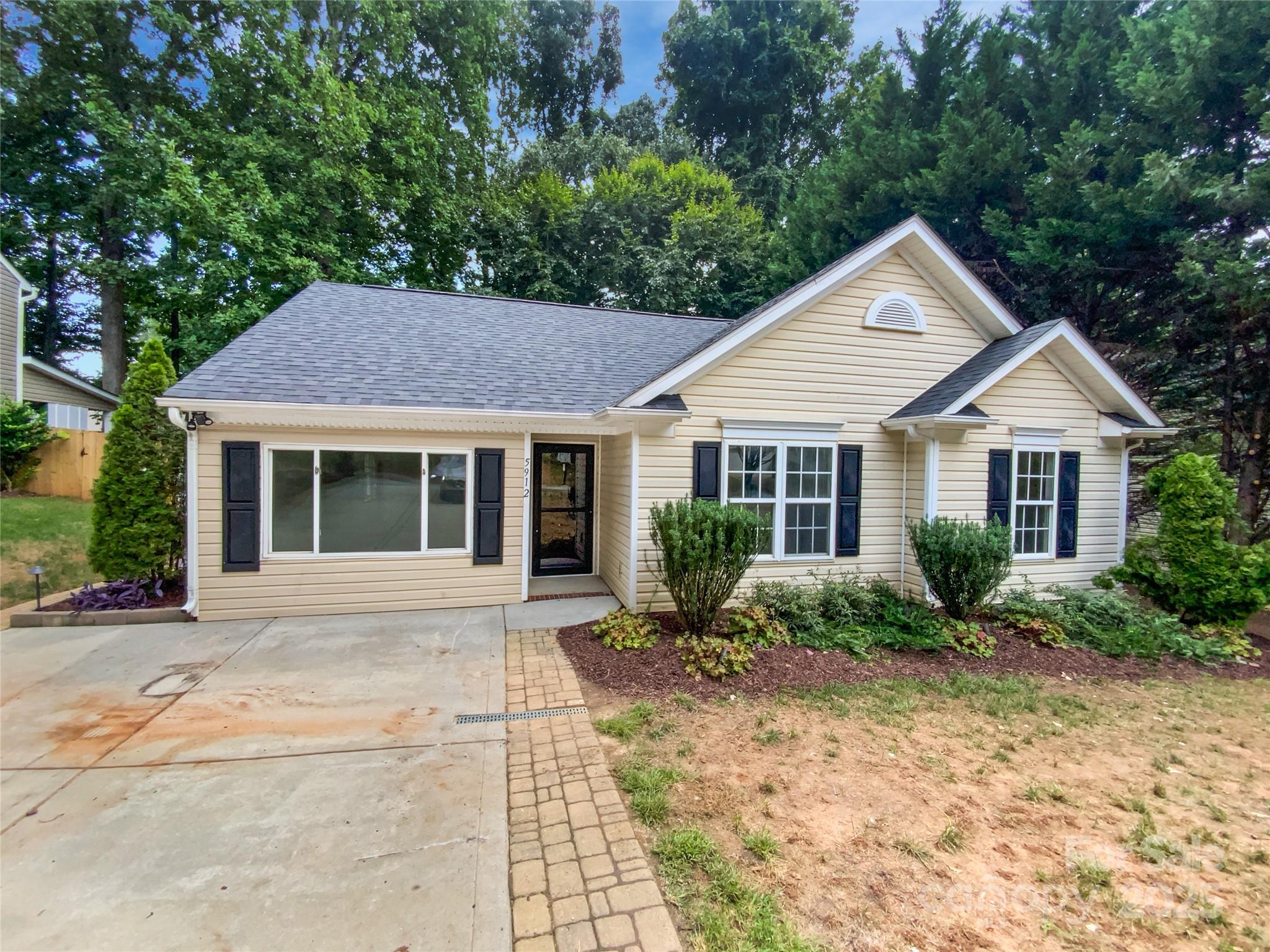 5912 Lawnmeadow Drive Charlotte NC 28216