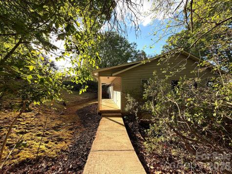 42484 Moonshine Drive New London NC 28127