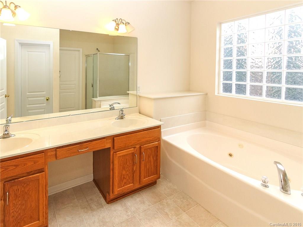 9826 Back Acre Drive Charlotte NC 28213