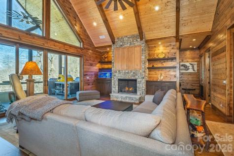 333 Kanasdatsi Drive Brevard NC 28712