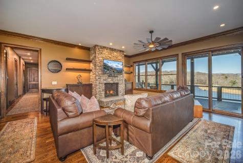 333 Kanasdatsi Drive Brevard NC 28712