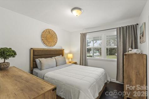 4930 Crestmont Drive Charlotte NC 28205