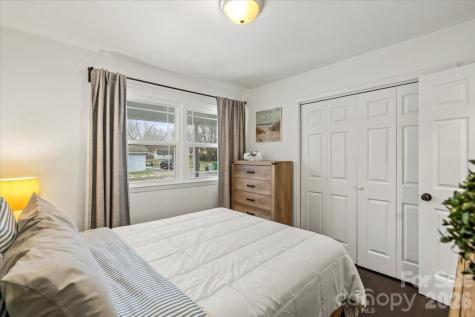 4930 Crestmont Drive Charlotte NC 28205