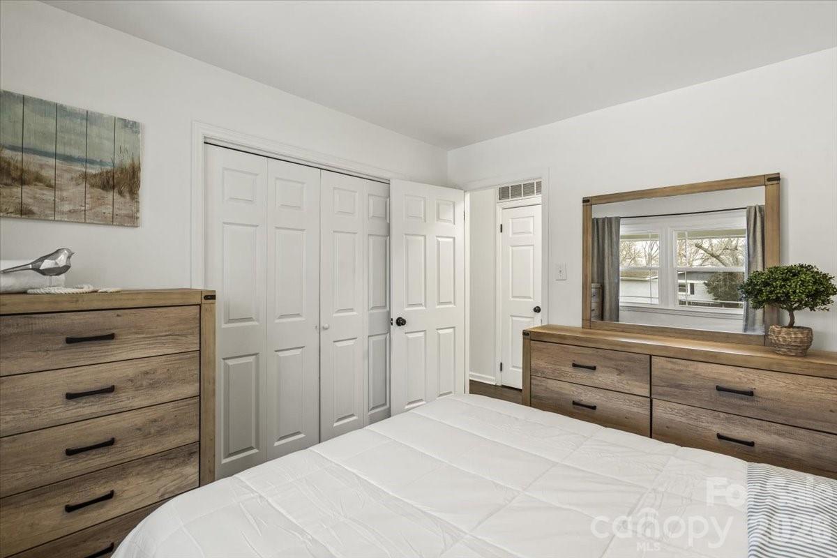4930 Crestmont Drive Charlotte NC 28205