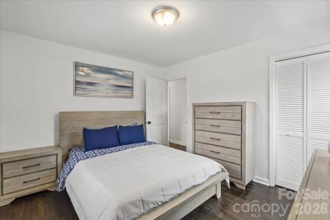 4930 Crestmont Drive Charlotte NC 28205