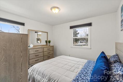 4930 Crestmont Drive Charlotte NC 28205