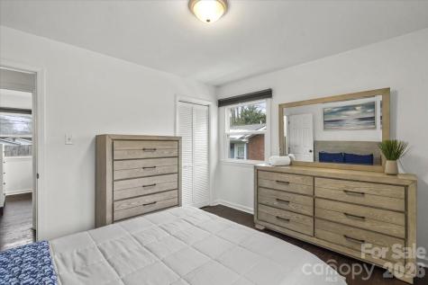 4930 Crestmont Drive Charlotte NC 28205