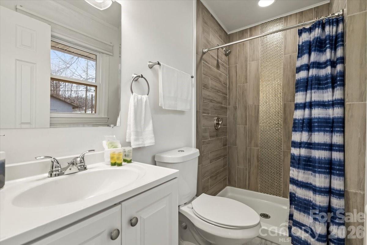 4930 Crestmont Drive Charlotte NC 28205