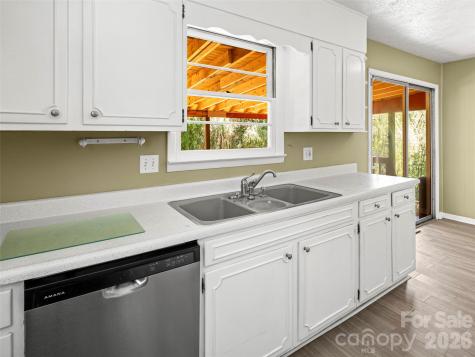 32 Hillendale Road Asheville NC 28805