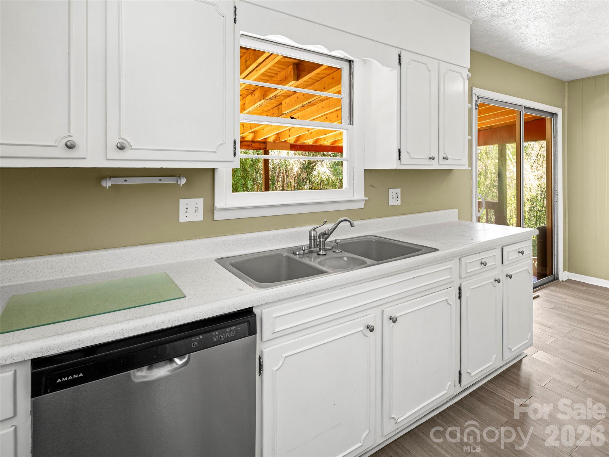 32 Hillendale Road Asheville NC 28805