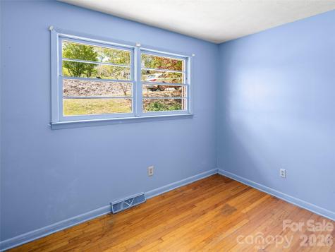 32 Hillendale Road Asheville NC 28805