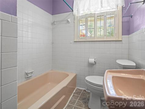 32 Hillendale Road Asheville NC 28805