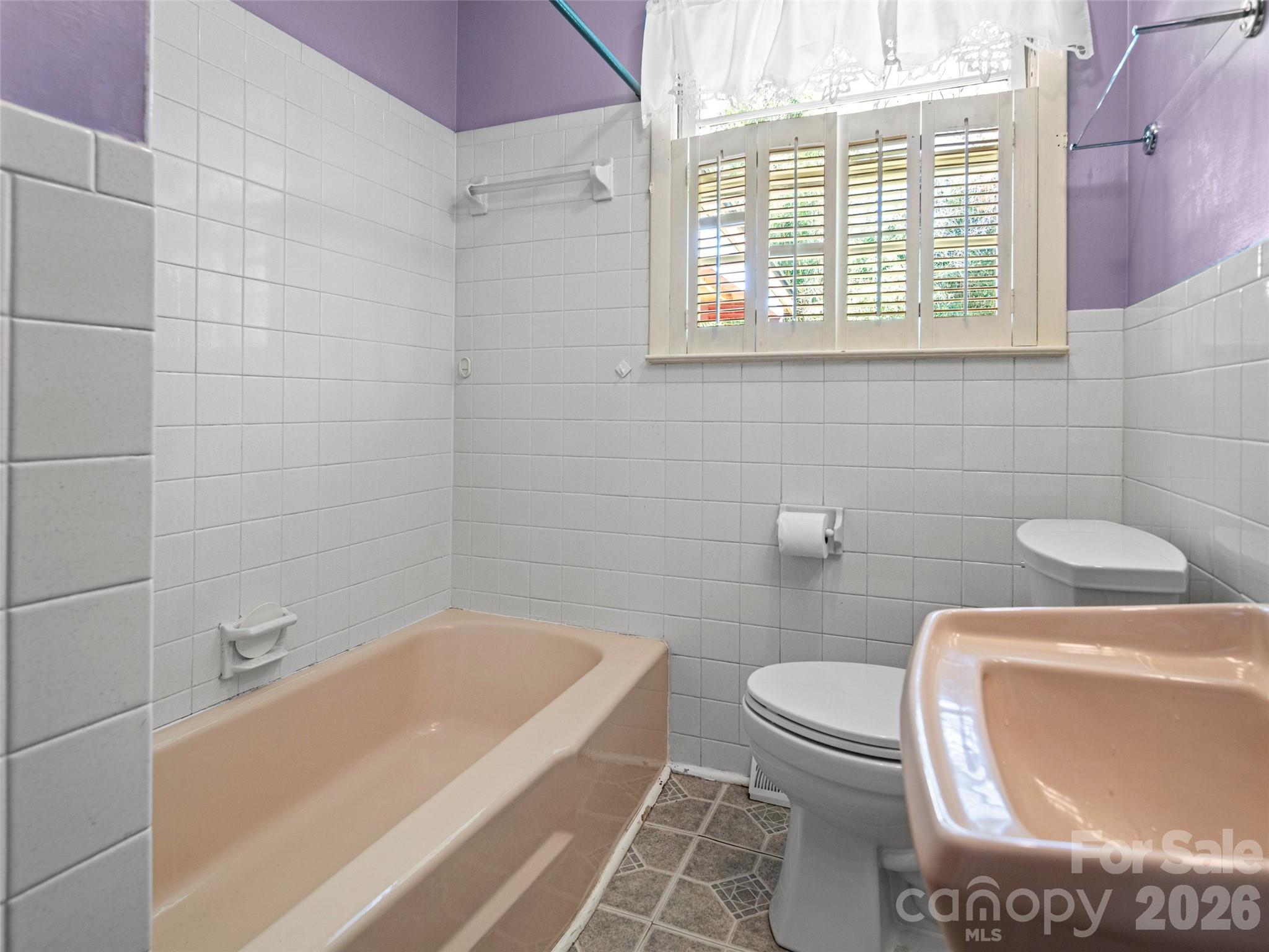 32 Hillendale Road Asheville NC 28805