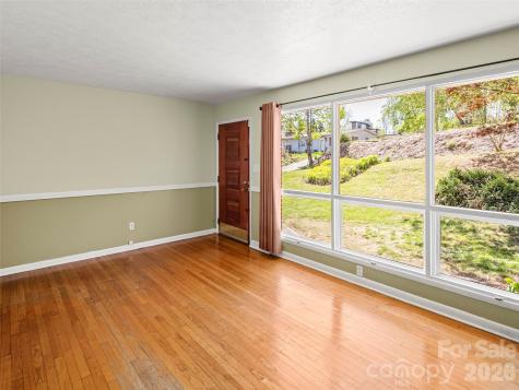 32 Hillendale Road Asheville NC 28805