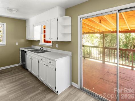 32 Hillendale Road Asheville NC 28805