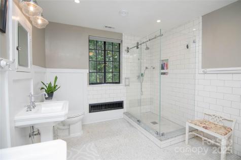 1220 N Piedmont Avenue Kings Mountain NC 28086