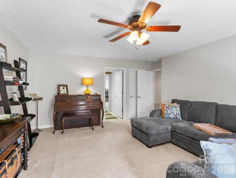 25 Old Pasture Way Hendersonville NC 28739