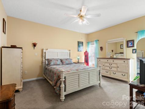 25 Old Pasture Way Hendersonville NC 28739