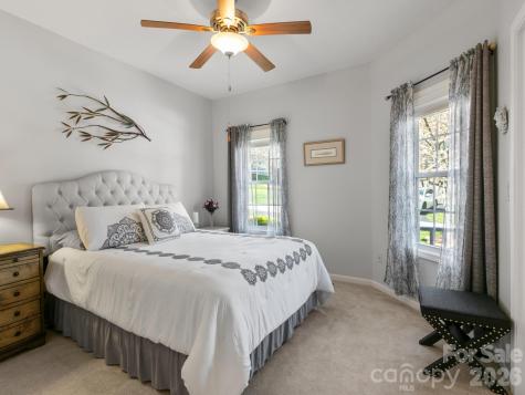 25 Old Pasture Way Hendersonville NC 28739