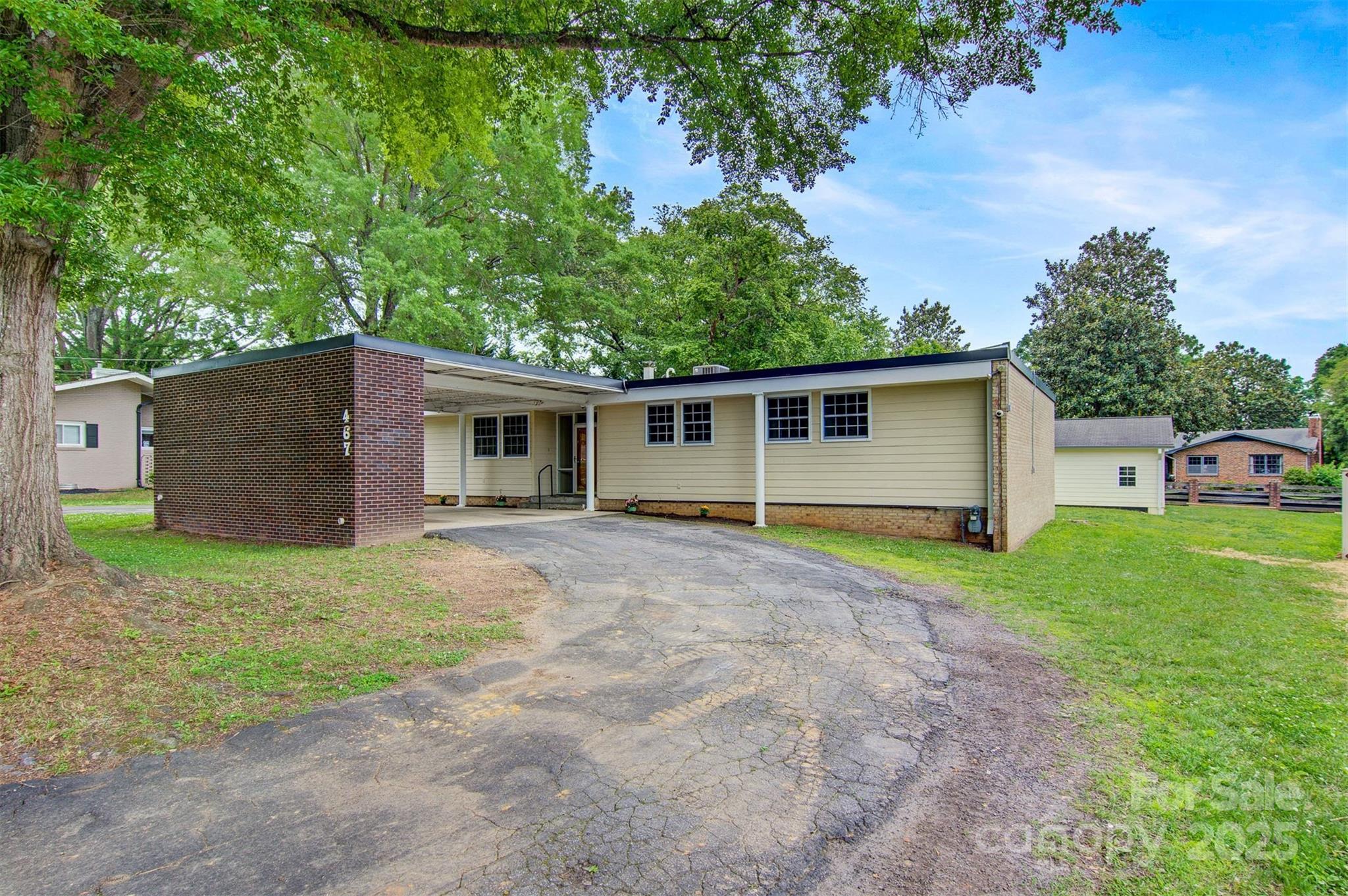 467 16th Avenue NW Hickory NC 28601