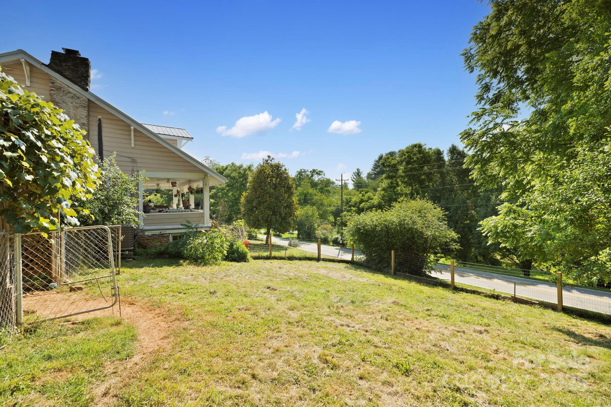 31 Abbott Moore Road Clyde NC 28721
