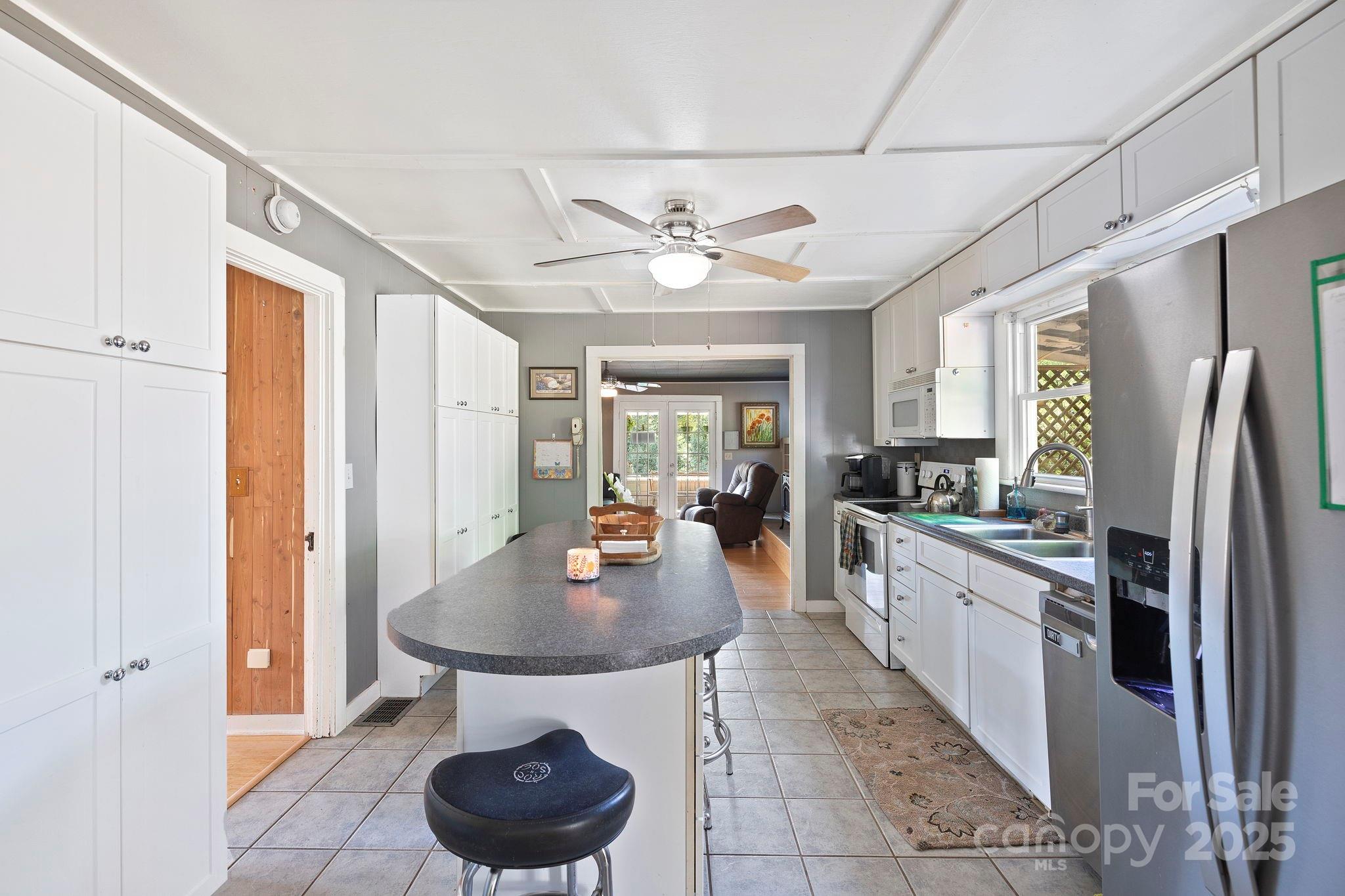 31 Abbott Moore Road Clyde NC 28721