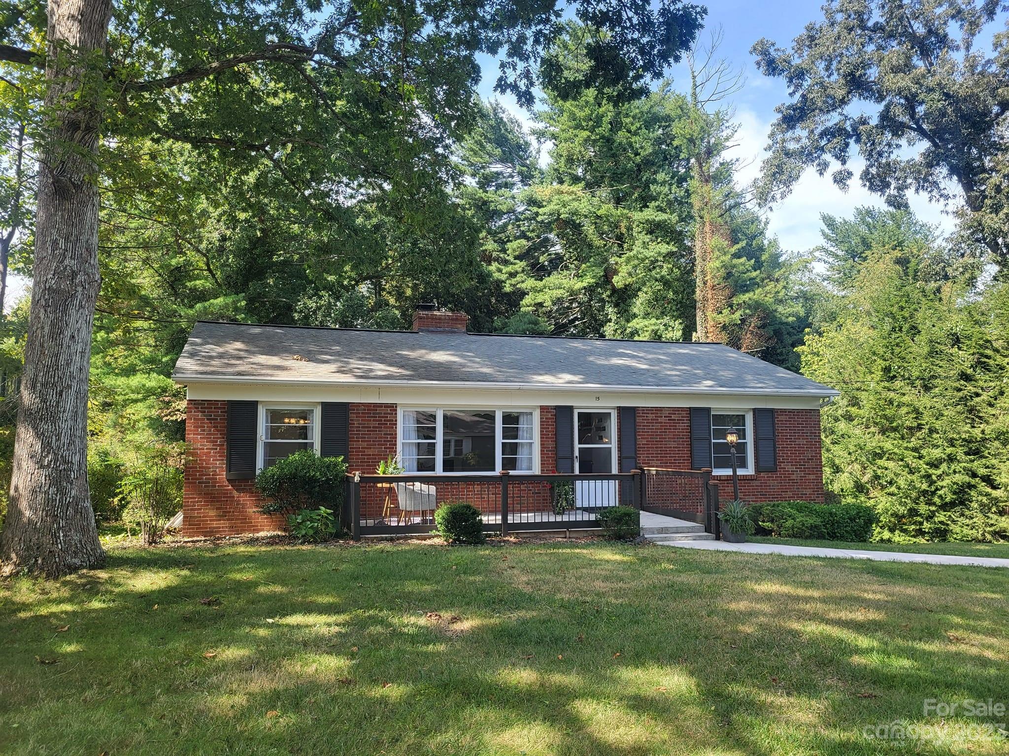 15 Lynnstone Court Asheville NC 28805