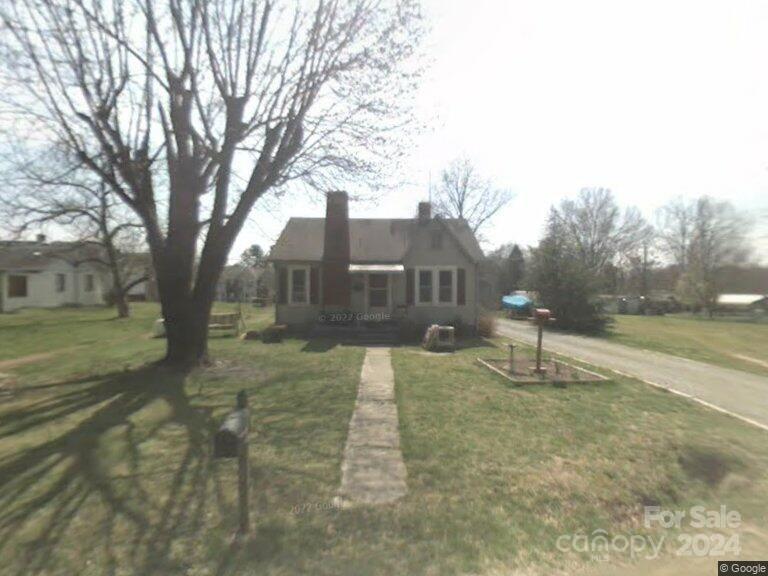2218 16th Avenue NE Hickory NC 28601