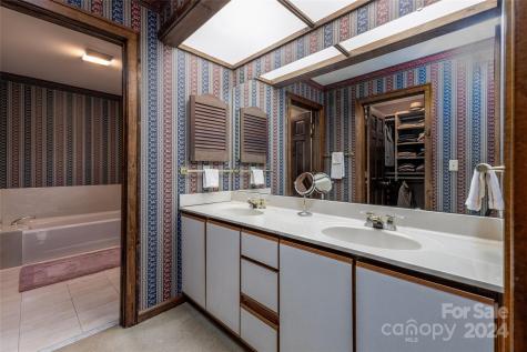 156 Cottage Drive Sapphire NC 28774