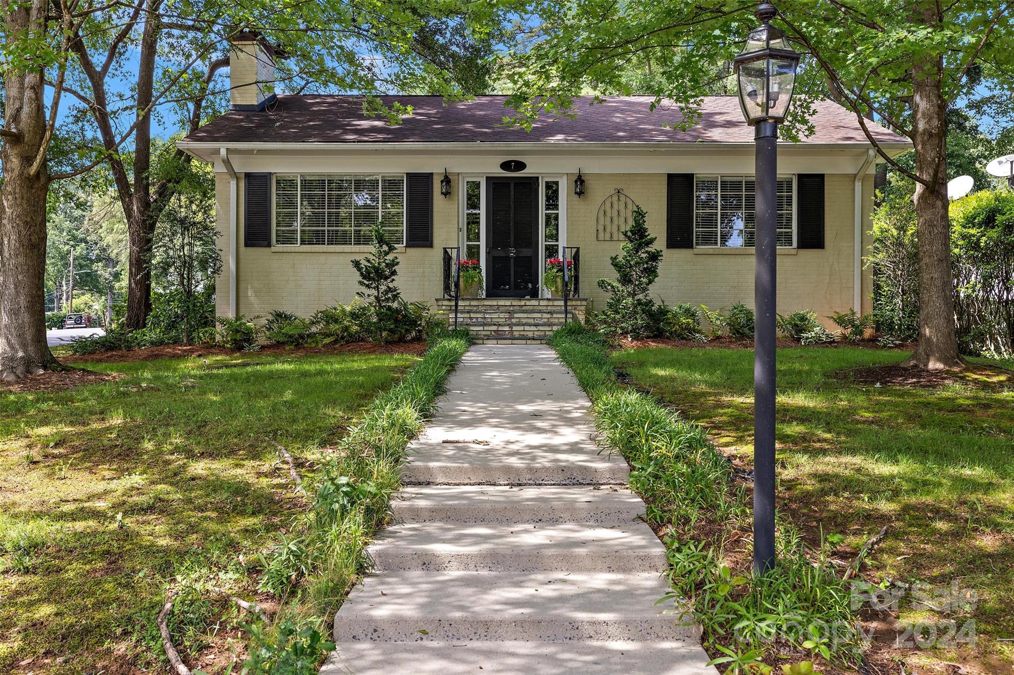 7 8th Avenue NE Hickory NC 28601