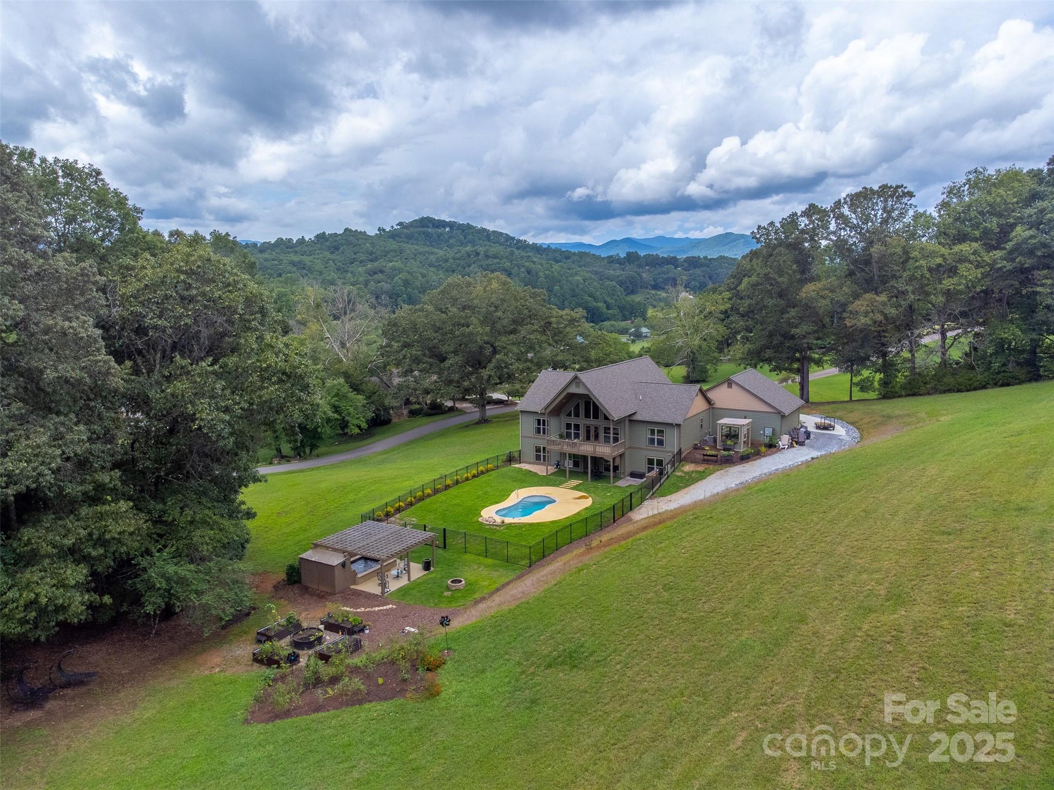 1180 Porter Creek Drive Franklin NC 28734