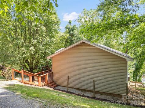 157 Highland Terrace Clyde NC 28721