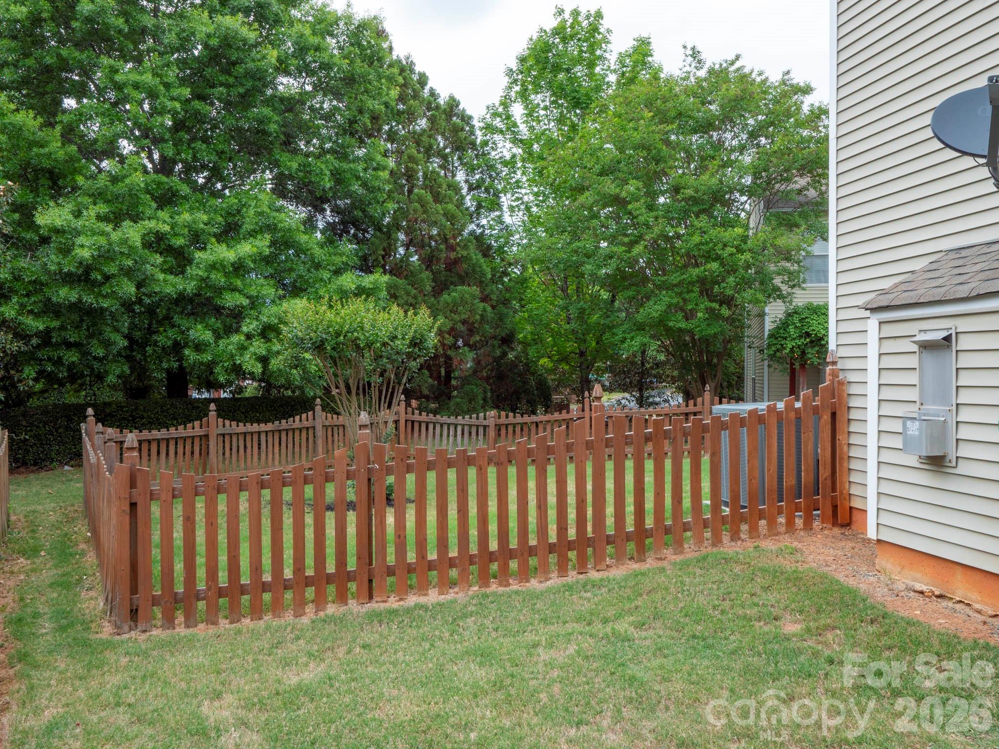 2002 Chinabrook Court Charlotte NC 28270