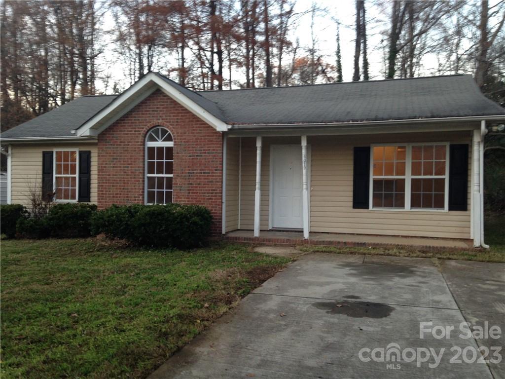 6019 Double Rein Road Charlotte NC 28215